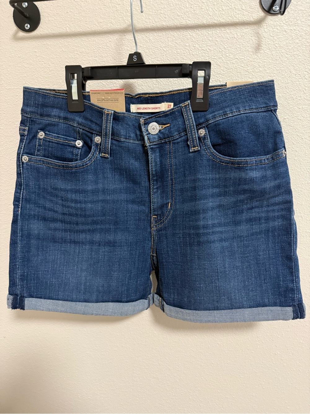 NWT Levi’s Hypersoft Cuffed Mid Rise Shorts